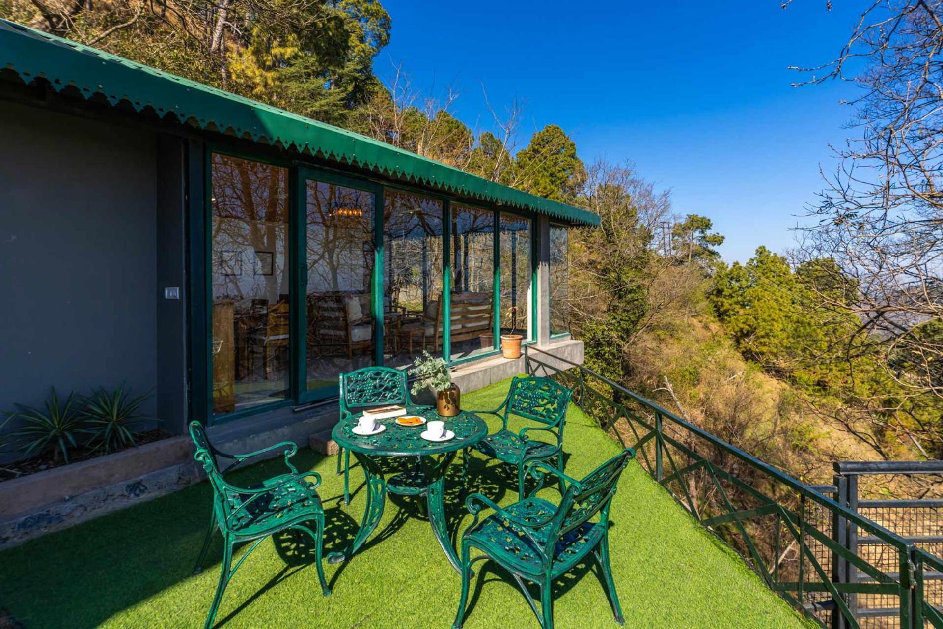 Stayvista At Padam Hill- Pet Friendly Villa With Garden カソーリ エクステリア 写真